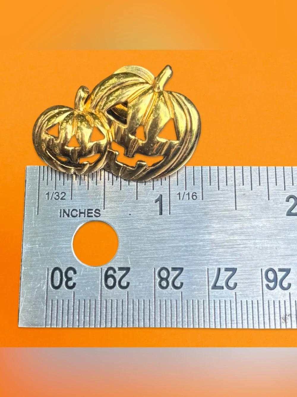 Vintage Avon 1990 Signed Gold Tone Double Pumpkin Jack-O'-Lantern Halloween Pin